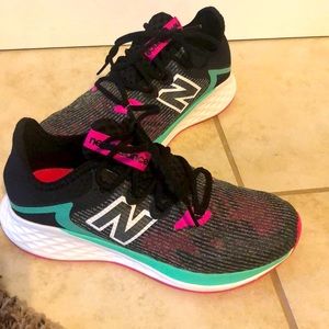 EUC New Balance fresh foam ROAV sneakers